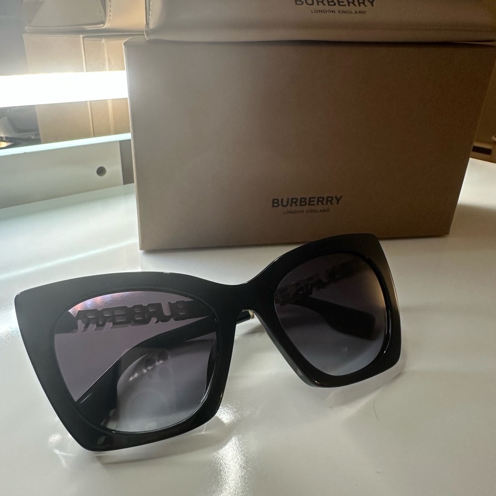 Burberry 52mm Cat Eye Sunglasses *Authentic* - Picture 10 of 15